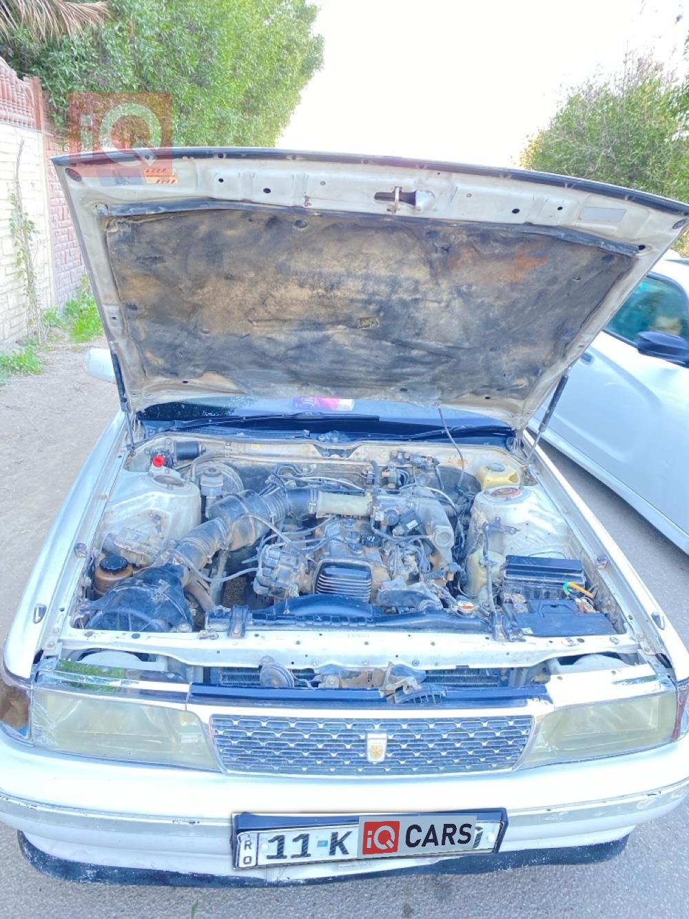 تۆیۆتا کراون